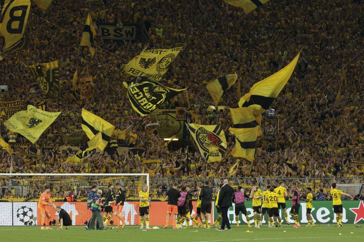 多特蒙德惊艳亮相，逆袭晋级