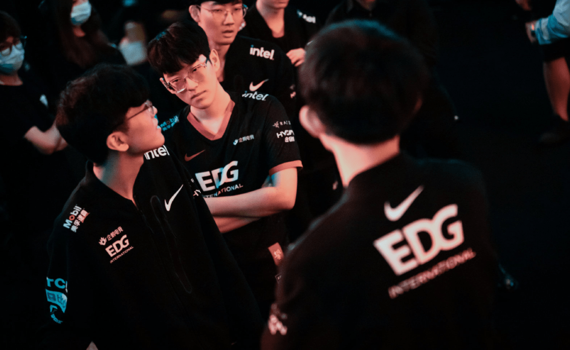 T1血洗NS,Doinb关键团战开团秒人激烈交锋淘汰赛,点燃全场激情 T1血洗NS,Doinb关键团战开团秒人激烈交锋淘汰赛,点燃全场激情