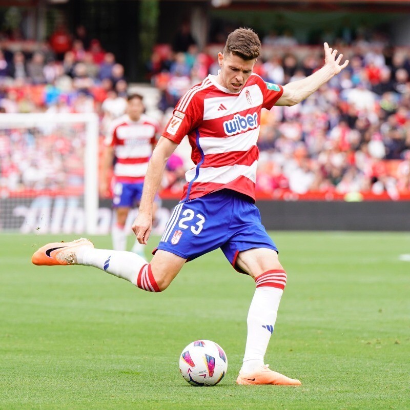 格拉纳达青训新秀崭露头角,引起关注 格拉纳达青训新秀崭露头角,引起关注