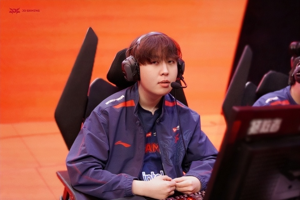 关于DK碾压FNC，Kanavi拿下关键大龙宿命之战八强赛，引爆全场热议的信息