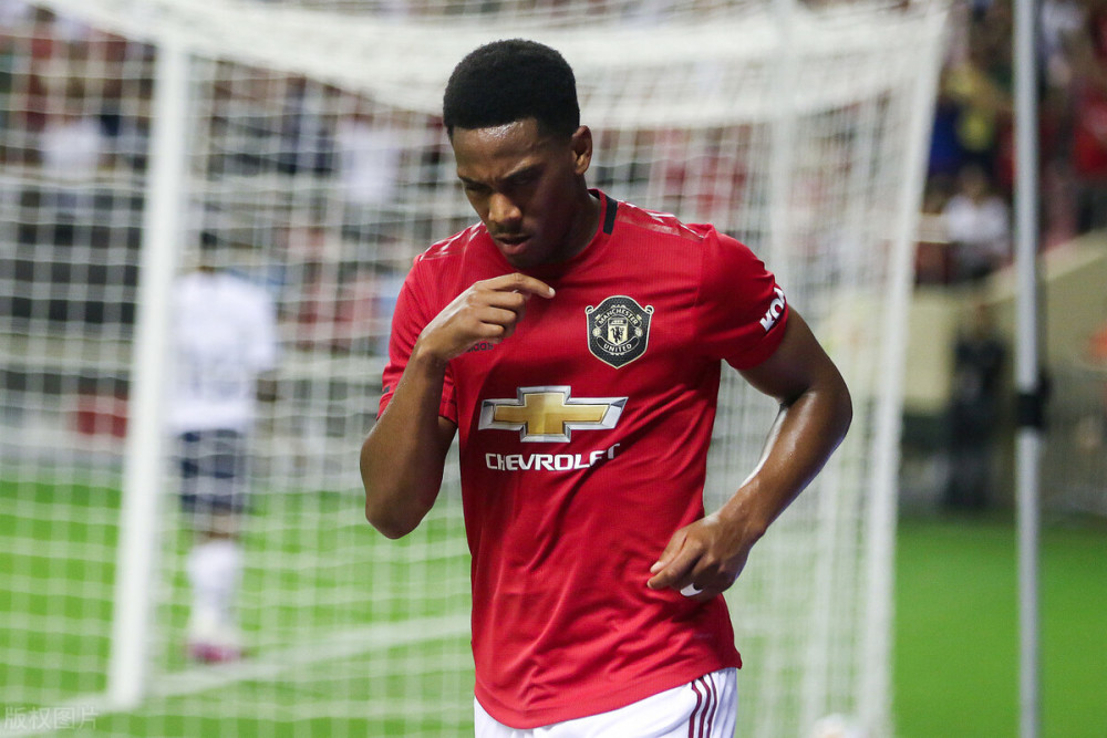 曼联遭南安普敦逼平,夺冠希望再遭重创! 曼联遭南安普敦逼平,夺冠希望再遭重创!