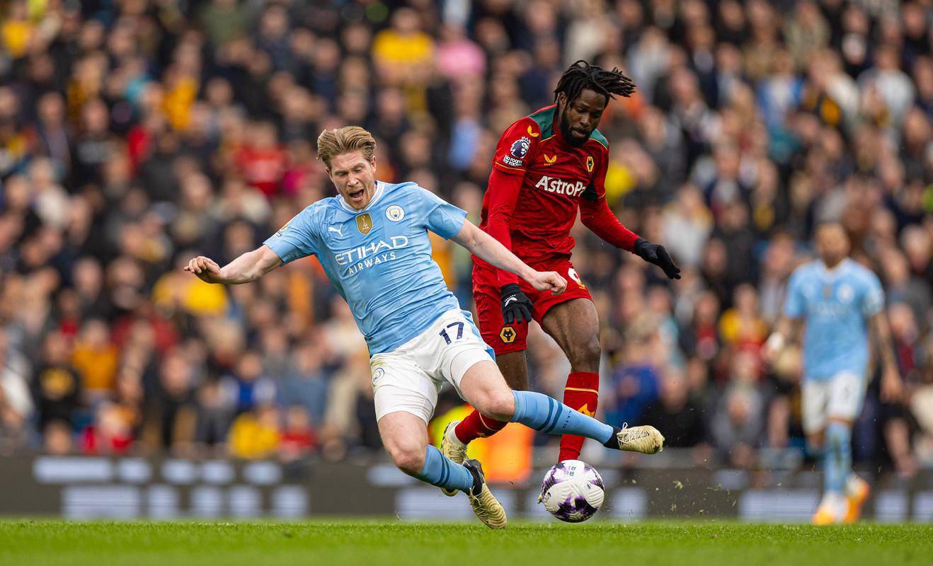 球场上的英雄争霸,一场焦点之战引发热议的简单介绍 球场上的英雄争霸,一场焦点之战引发热议的简单介绍