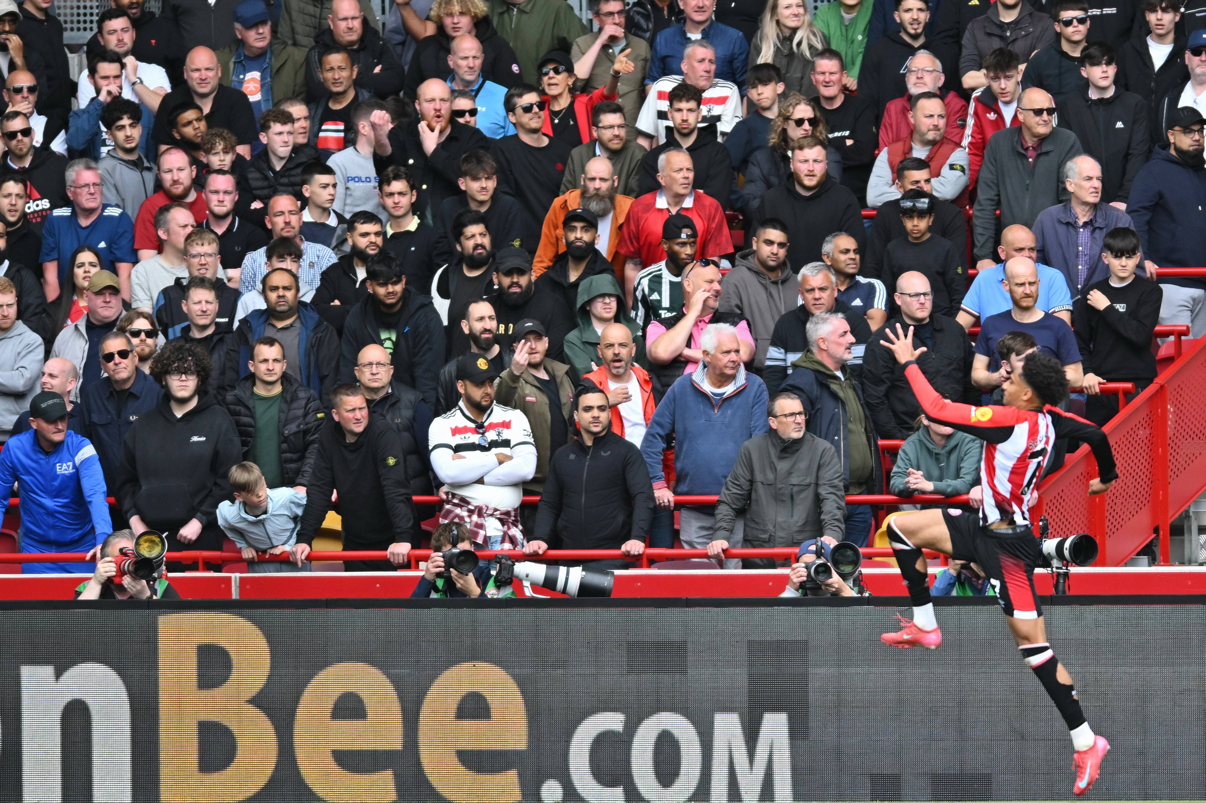 曼联客场惨败,法甲球队外援大放异彩 曼联客场惨败,法甲球队外援大放异彩